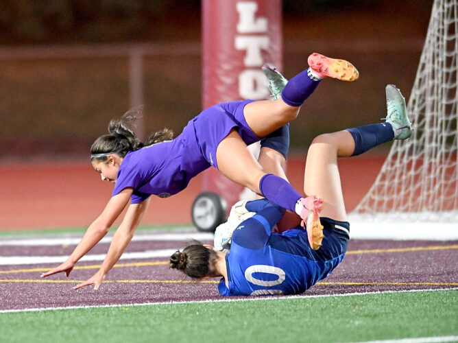 Lady Marauders win second straight D6 trophy